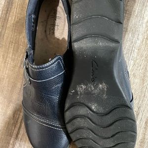 clarks size 8 1/2 Blue